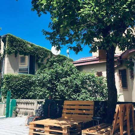 Birdhouse Rooms Tbilisi ภายนอก รูปภาพ