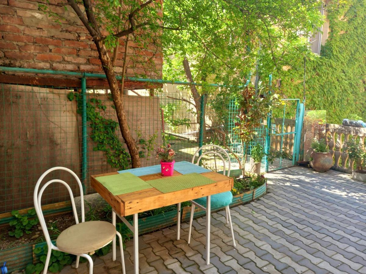 Birdhouse Rooms Tbilisi ภายนอก รูปภาพ