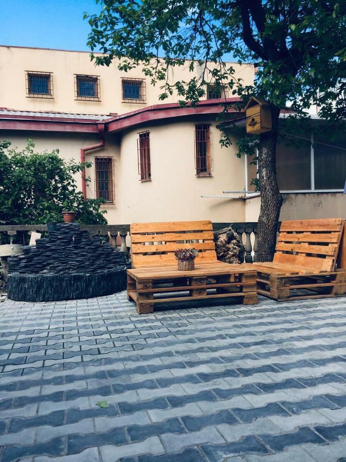 Birdhouse Rooms Tbilisi ภายนอก รูปภาพ